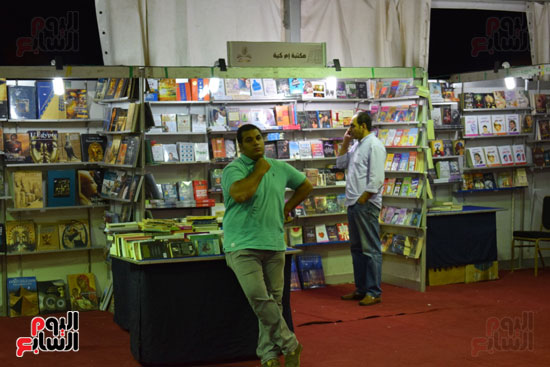 جانب من معروضات مكتبة إم كية في الاقصر