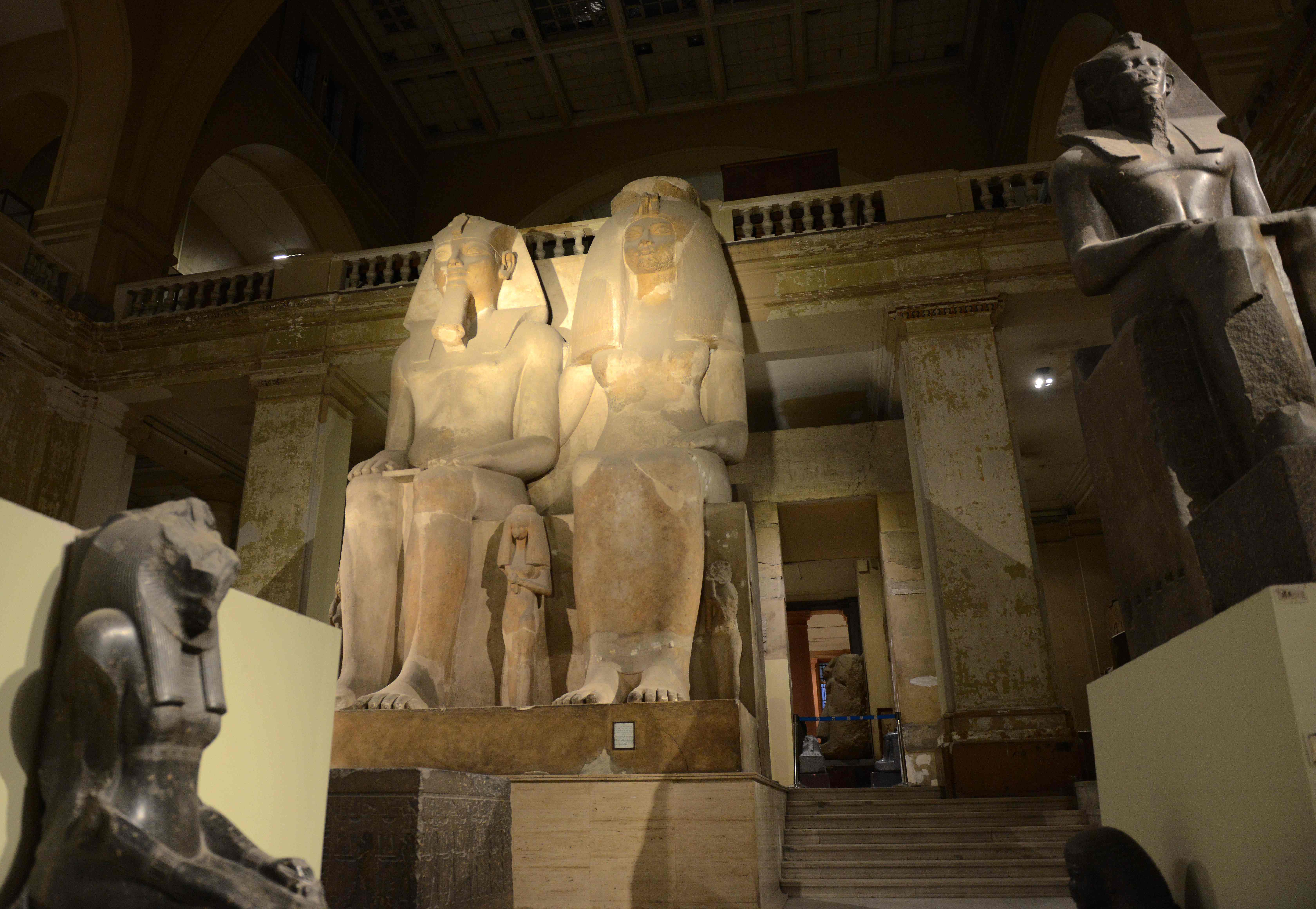 الآثار المصرية العريقة شاهدة على معرض ليلة الفن