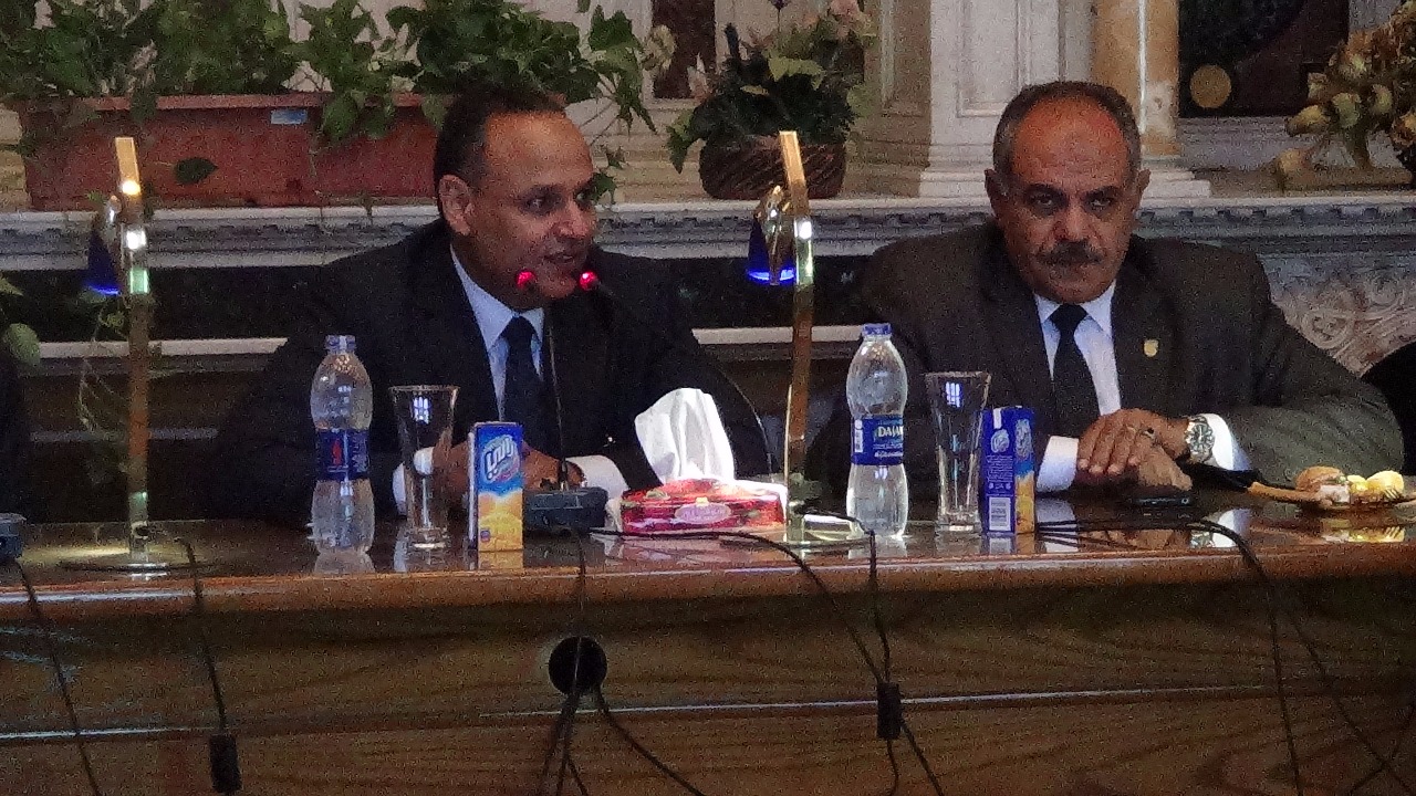 الدكتور نعيم مصيلحى  رئيس مركز بحوث الصحراء  والدكتور محمود صقر  رئيس اكاديمية البحث العلمى