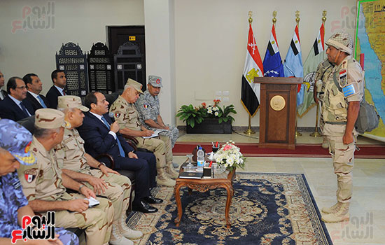  الرئيس السيسى يشهد إجراءات تفتيش حرب للفرقة 19 مشاة بالسويس (3)