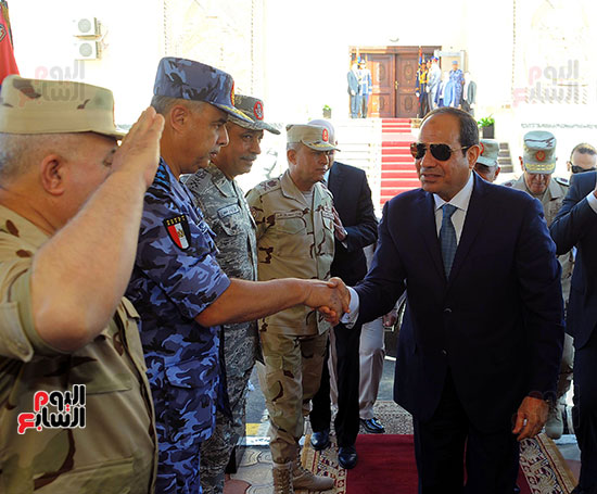  الرئيس السيسى يشهد إجراءات تفتيش حرب للفرقة 19 مشاة بالسويس (1)