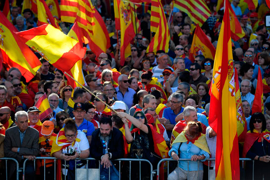 مظاهرات حاشدة فى برشلونة لرفض استقلال كتالونيا