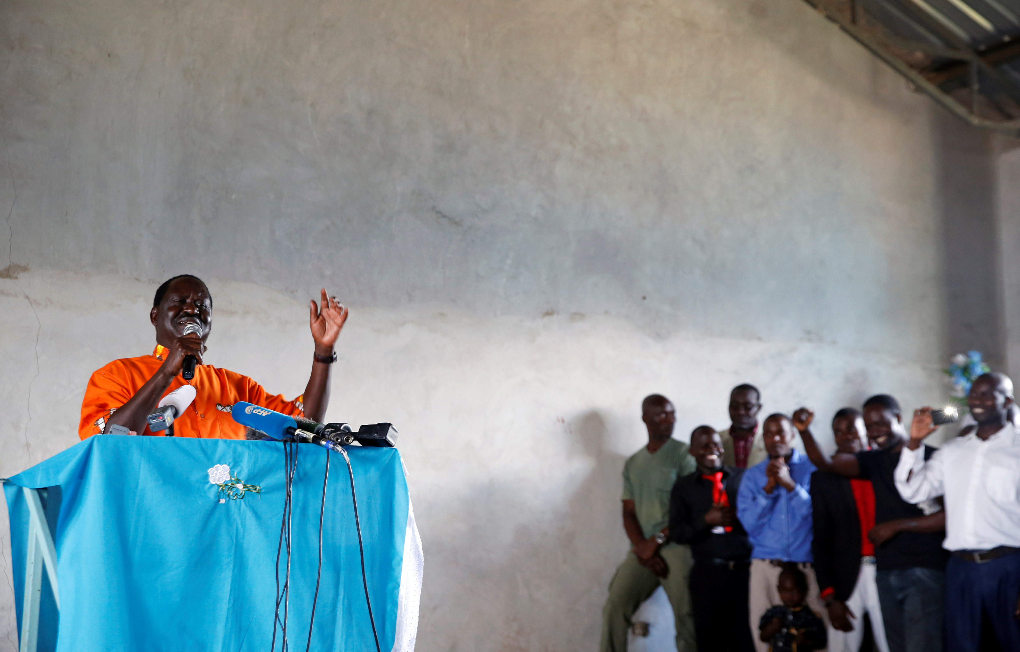 رايلا اودينجا يلقى كلمة أمام أنصاره من المعارضة الكينية