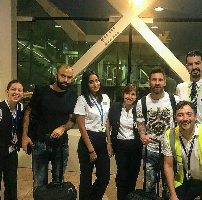ميسي وماسكيرانو فور وصولهم متأخرين إلى مطار الأرجنتين