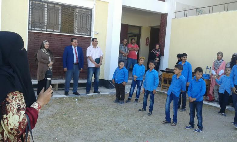 محمد عقل وكيل وزارة التربية والتعليم بجنوب سيناء يتفقد المدرسة الصم