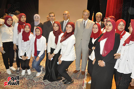  طالبات جامعة القناه أثناء اللقاء