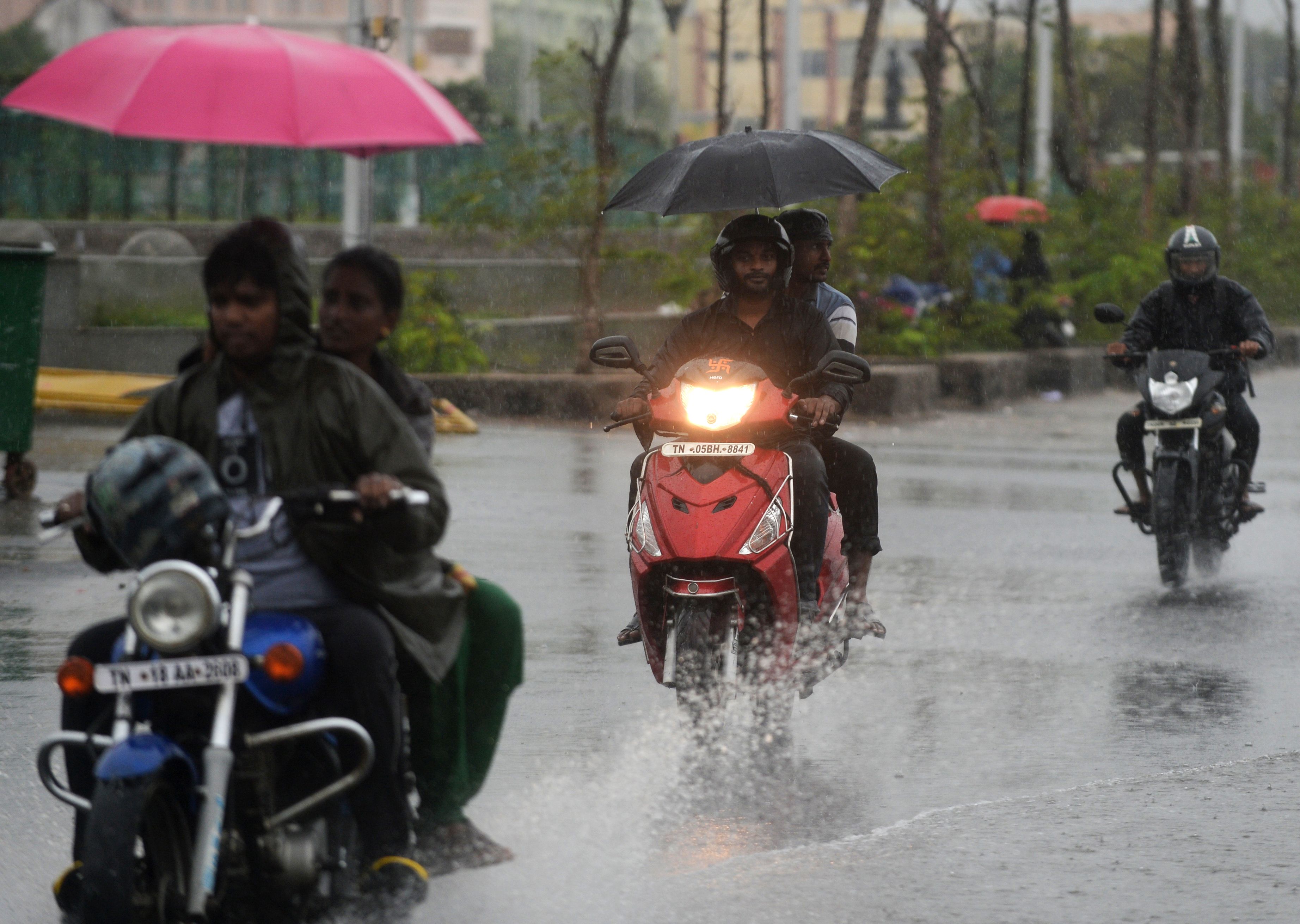 استمرار هطول الأمطار فى الهند