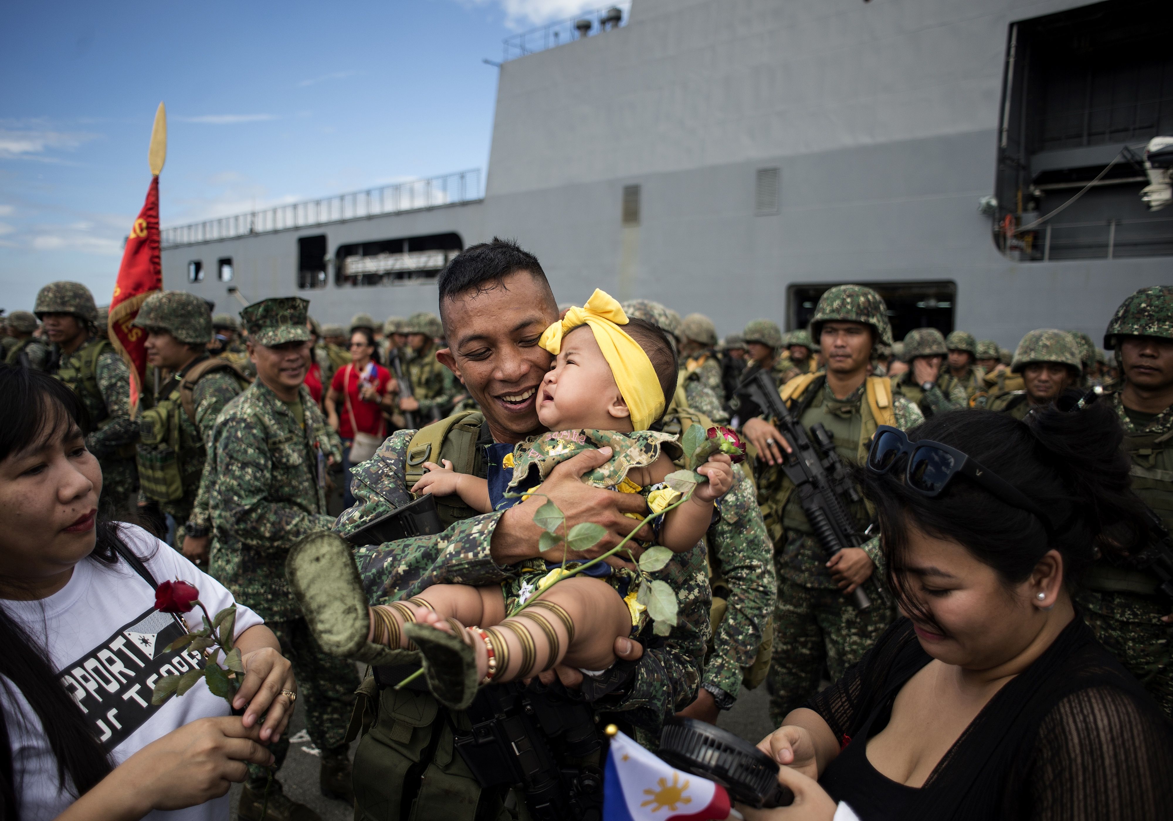 استقبال حافل للقوات الفلبينية فى ميناء مانيلا