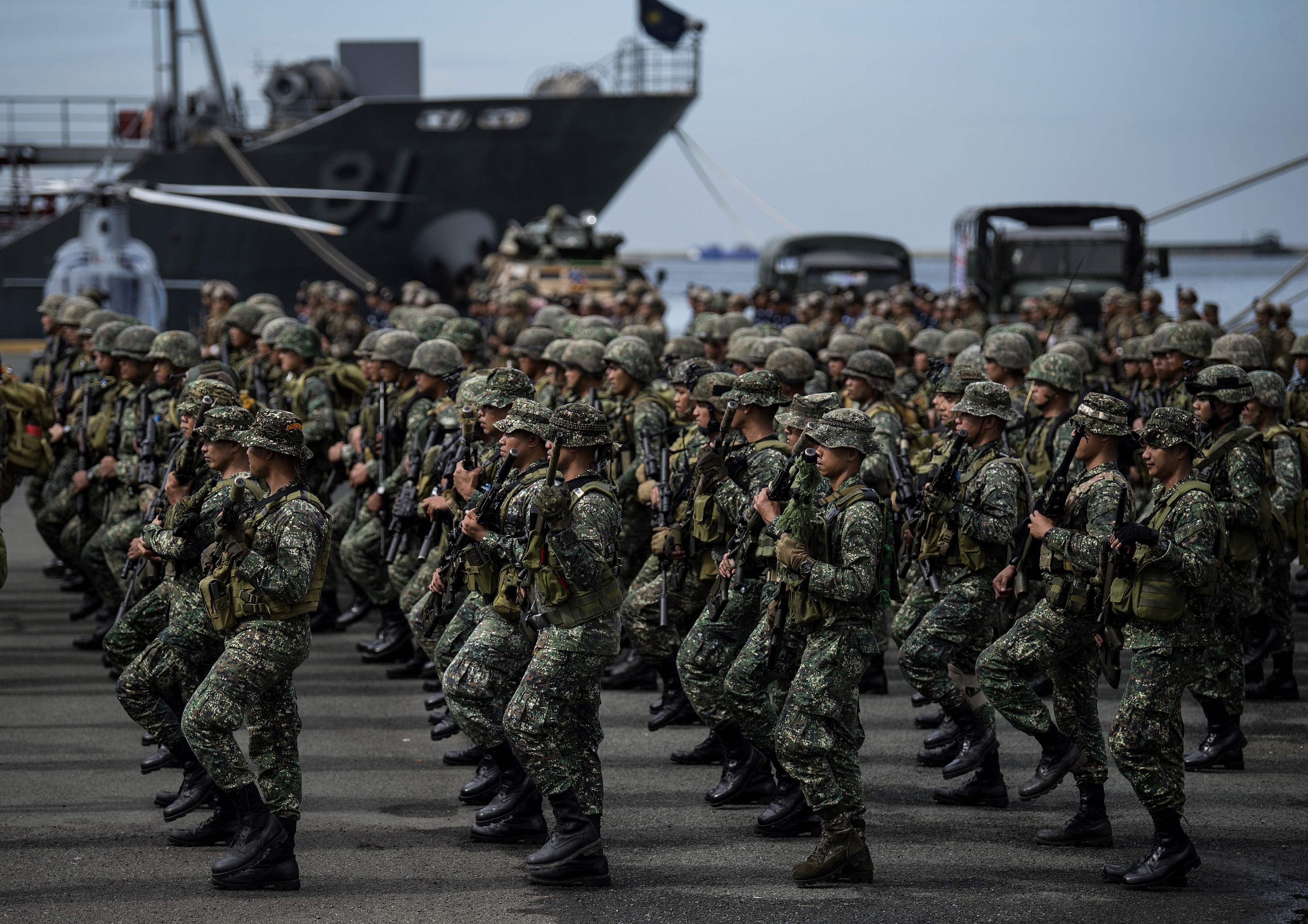 وصول القوات الفلبينية إلى ميناء مانيلا