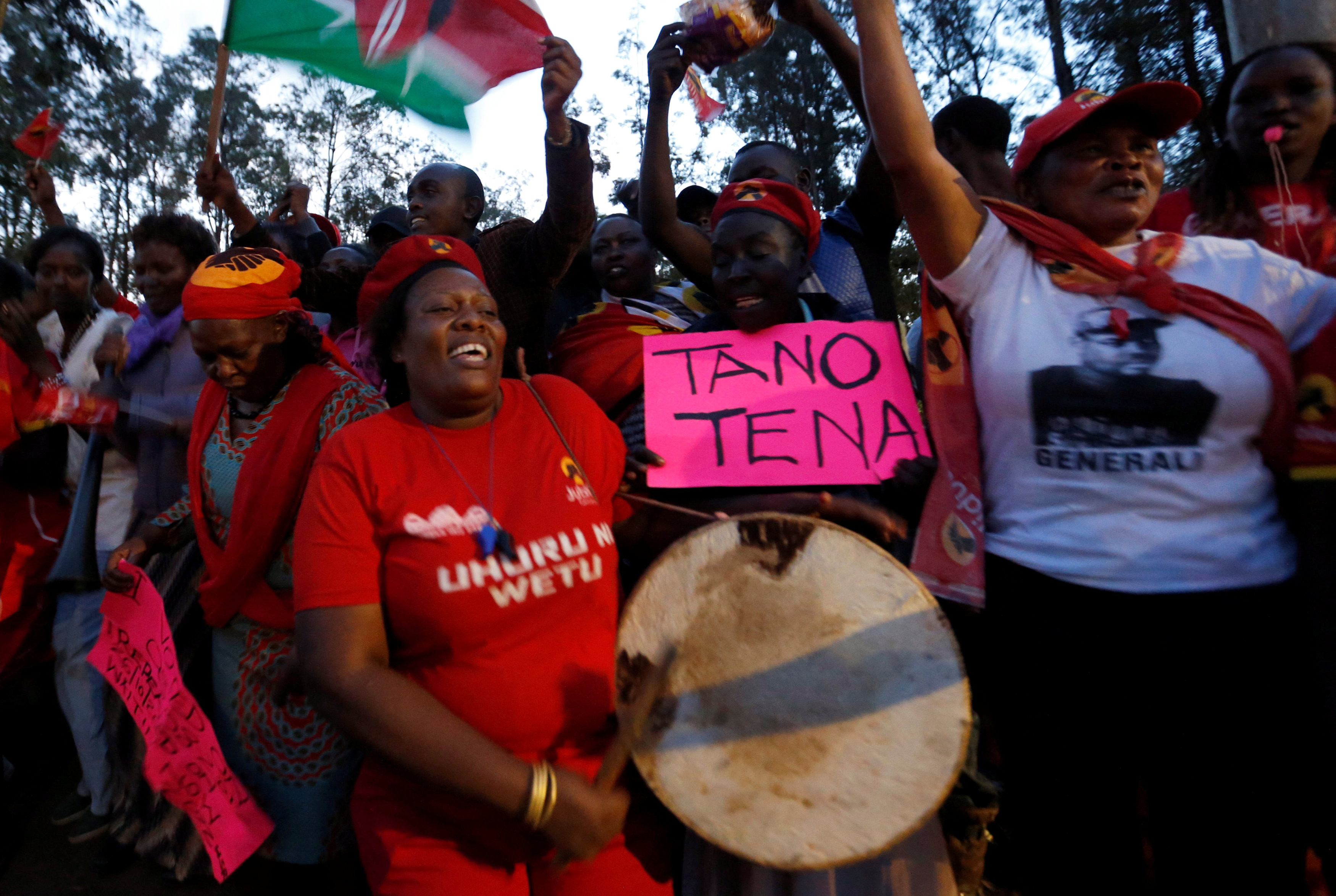 احتفالات فى كينيا بعد إعادة انتخاب كينياتا رئيسا للبلاد