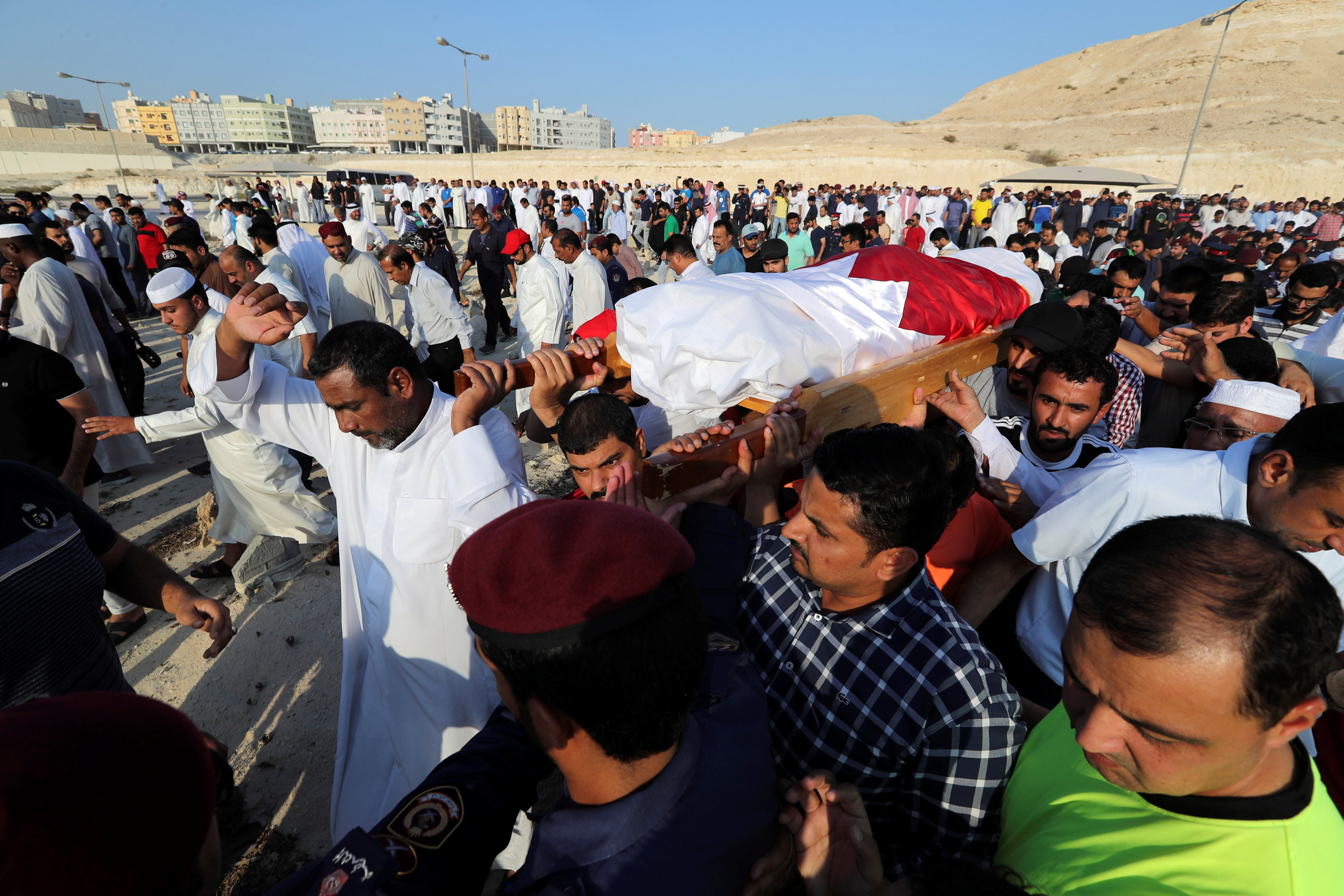 تشييع جثمان شهيد الشرطة فى حادث المنامة الإرهابى