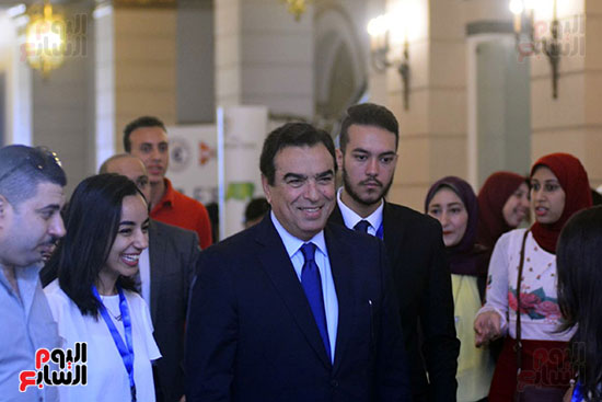 رئيس جامعة القاهرة يستقبل نجوم الإعلام المشاركين في الملتقي العربي الأول  (12)
