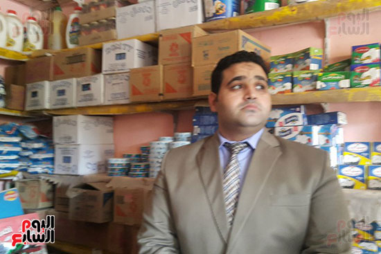 عضو هيئة الرقابة الإدارية بكفر الشيخ يتابع توافر السع الغذائية