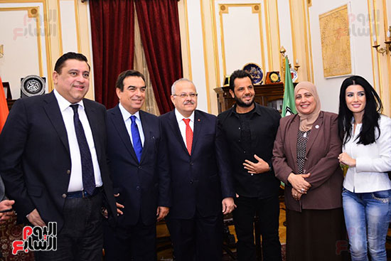 رئيس جامعة القاهرة يستقبل نجوم الإعلام المشاركين في الملتقي العربي الأول  (5)