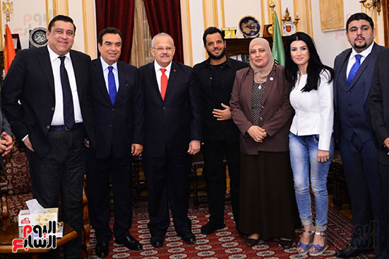 رئيس جامعة القاهرة يستقبل نجوم الإعلام المشاركين في الملتقي العربي الأول  (7)