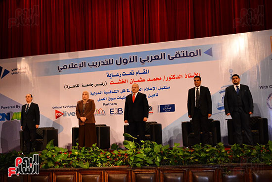 رئيس جامعة القاهرة يستقبل نجوم الإعلام المشاركين في الملتقي العربي الأول  (1)