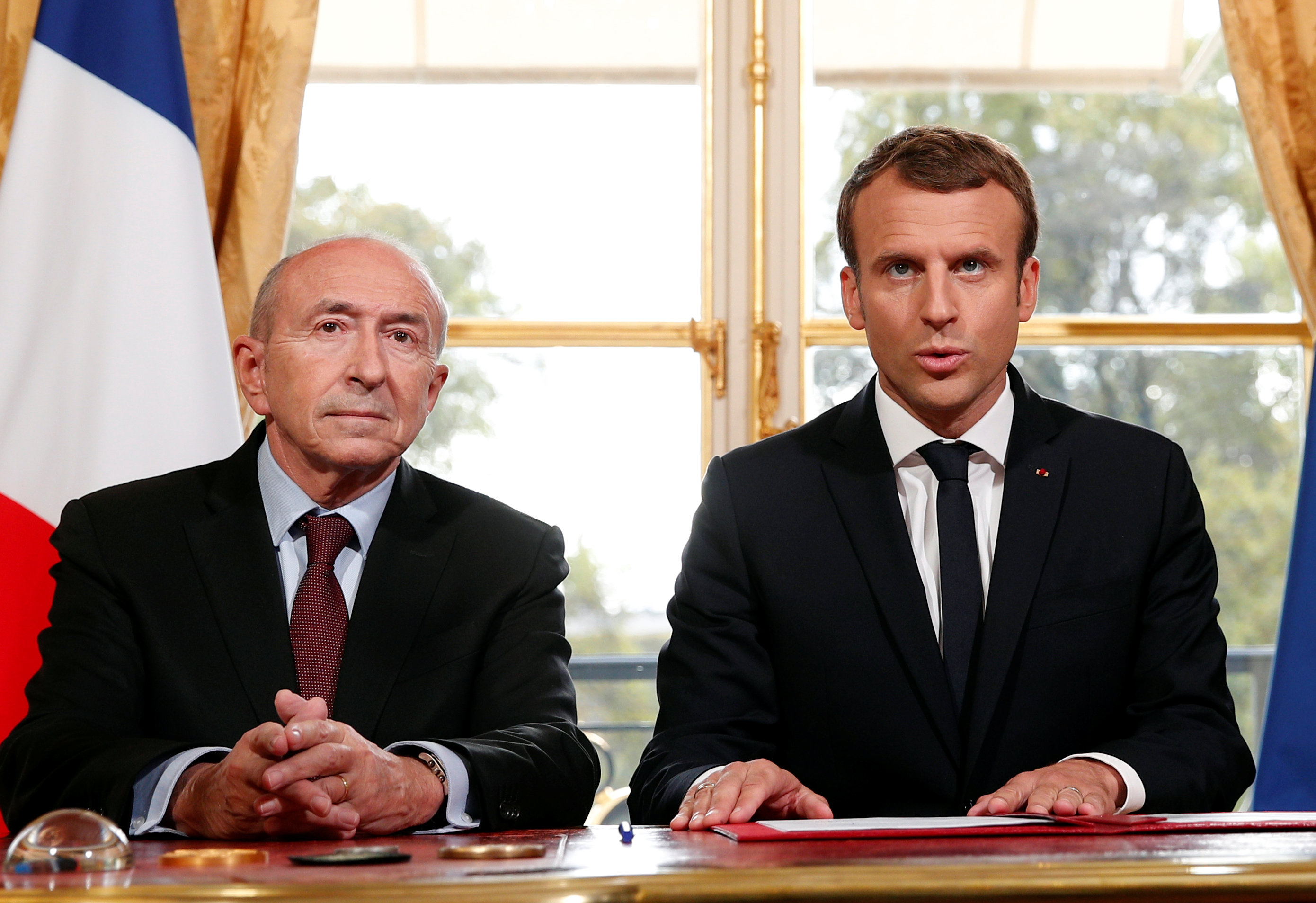 ماكرون يلتقى وزير داخلية فرنسا بعد المصادقة على قانون مكافحة الإرهاب