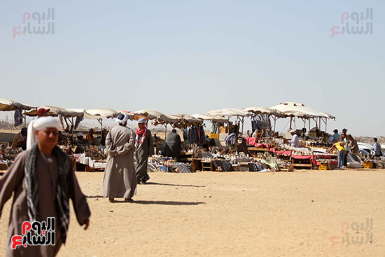  عمال مصريون وأماكن لبيع المستنسخات للسائحين