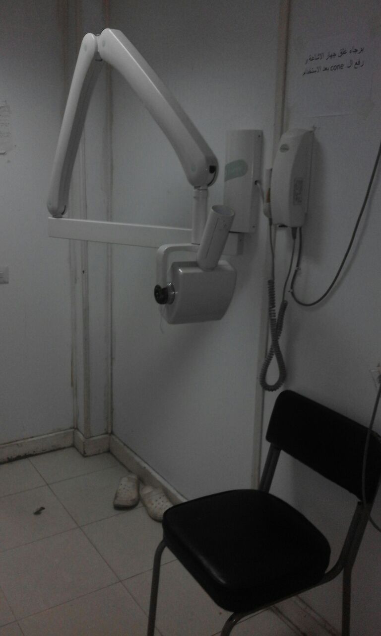 غرفة الأشعة اسنان و هى غرفة تغيير ملابس و للصلاة ايضا