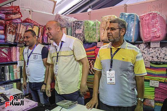 رئيس جامعة عين شمس يفتتح معرض صنع في مصر  (8)
