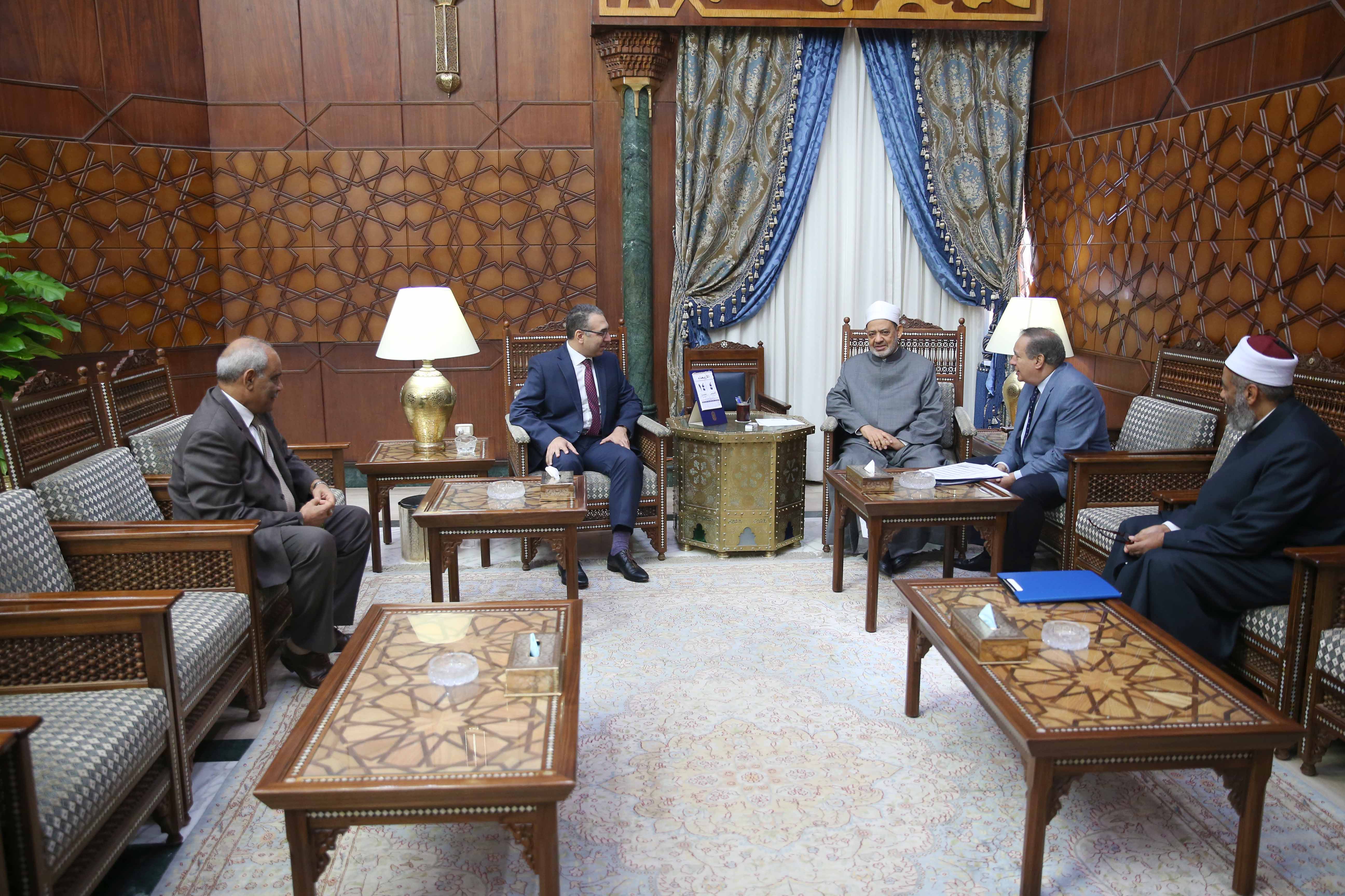 لقاء الإمام الأكبر بالسفير وليد شمس سفير مصر ببنجلاديش