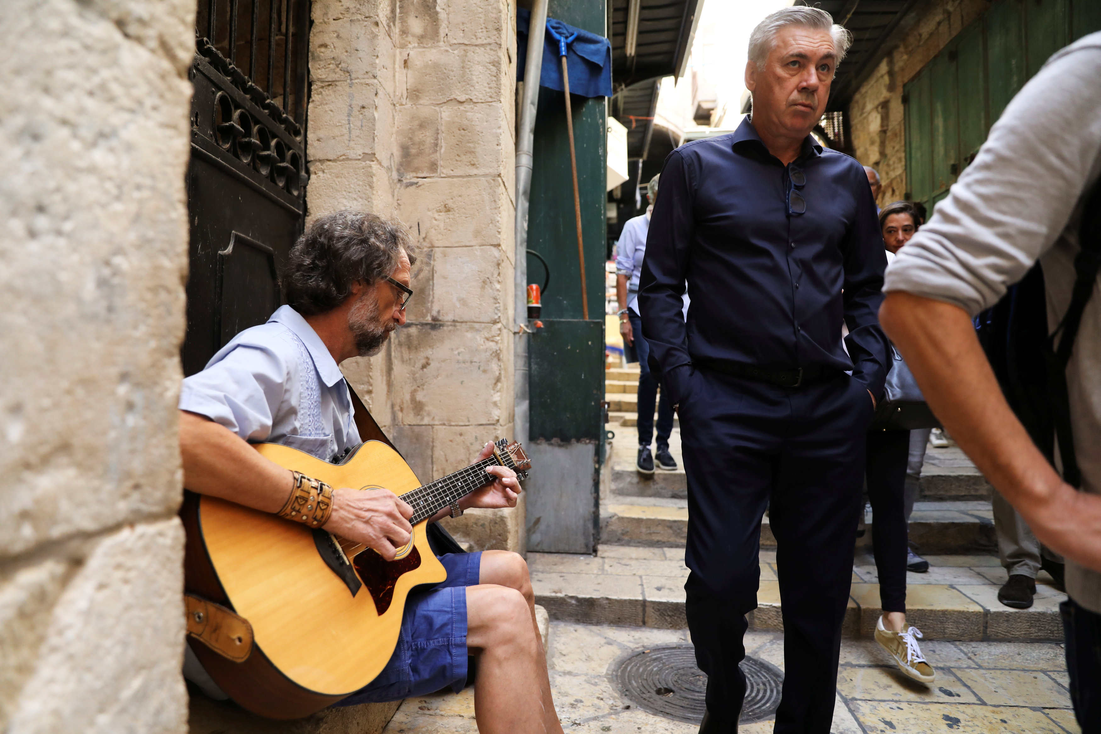 جولة أنشيلوتى فى حارة الأرمن بالقدس