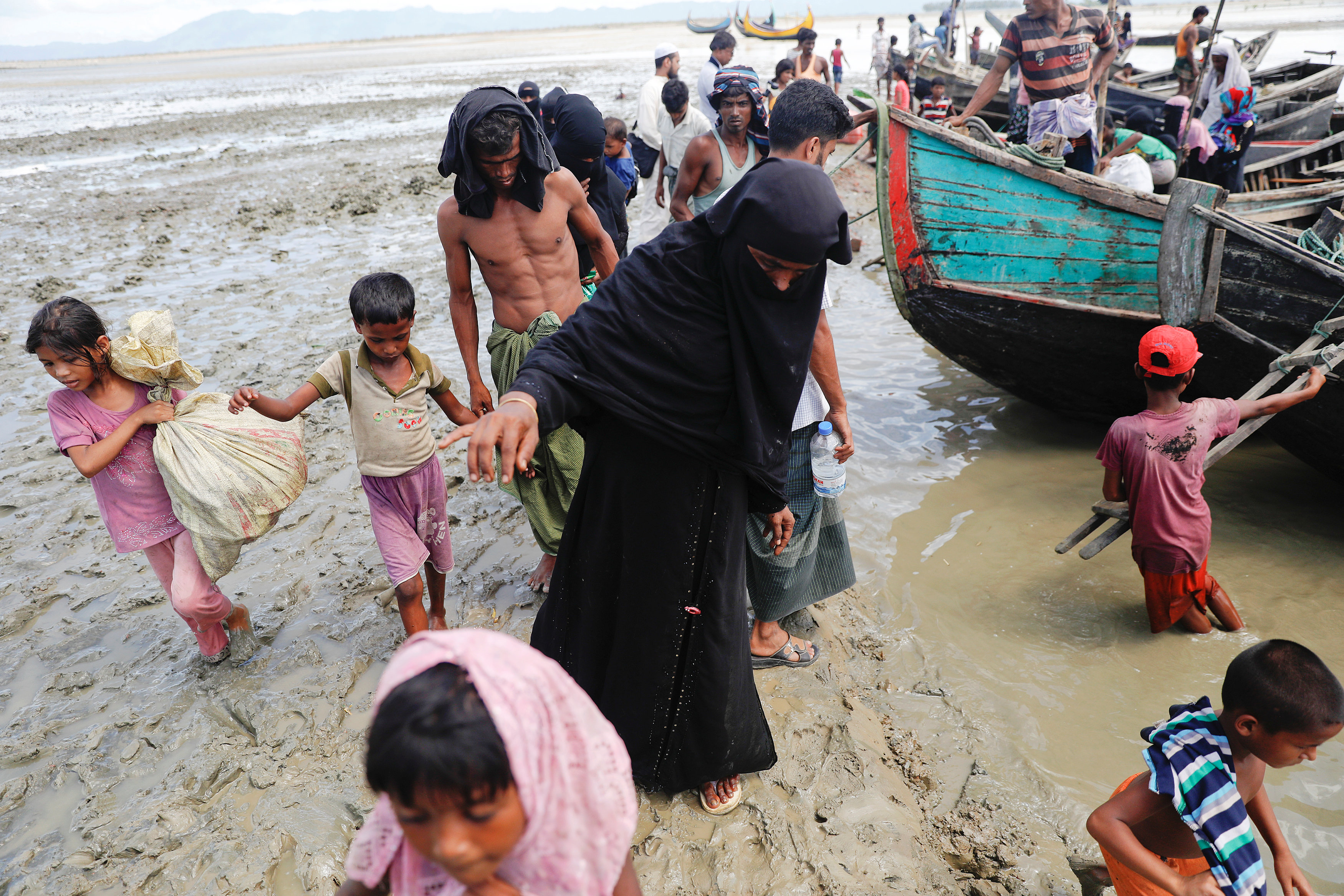 وصول قارب يحمل عددا من مسلمى الروهينجا