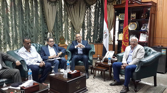 محافظ بورسعيد يستقبل نائب وزير الإسكان