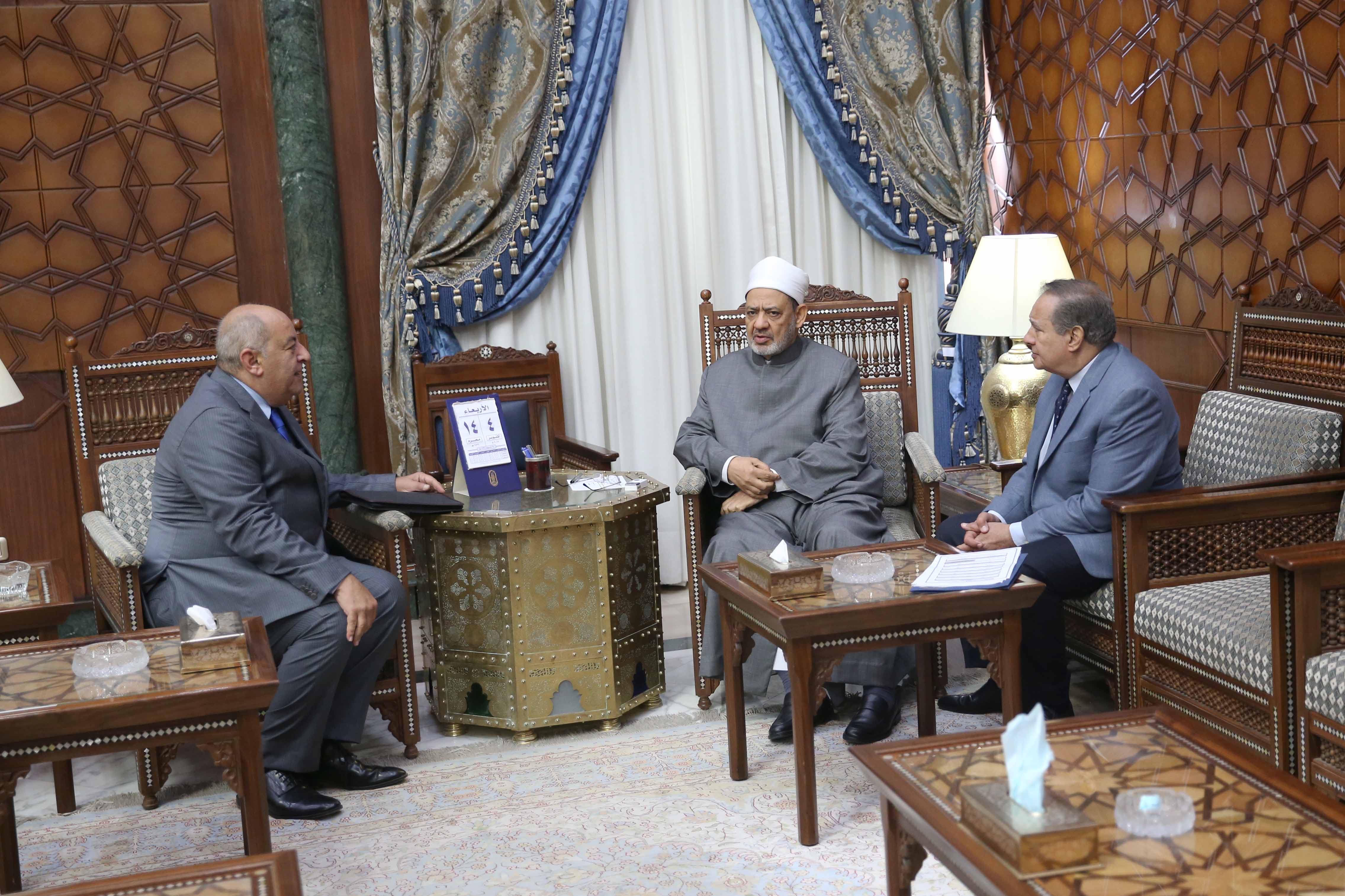 لقاء الإمام الأكبر بالسفير خالد عبد الرحمن سفير مصر بميانمار