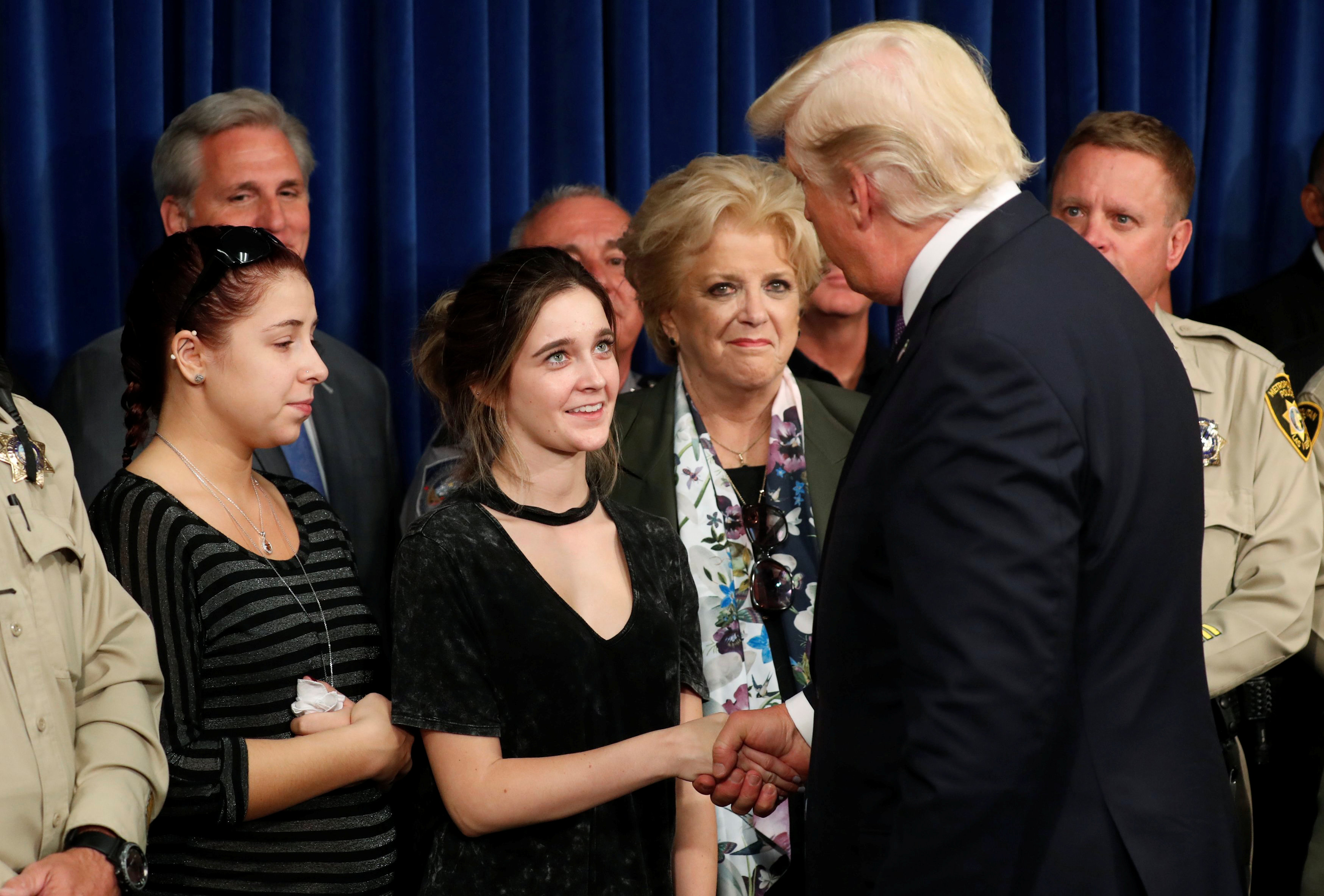 ترامب يلتقى أسرة أحد الناجين فى الحادث