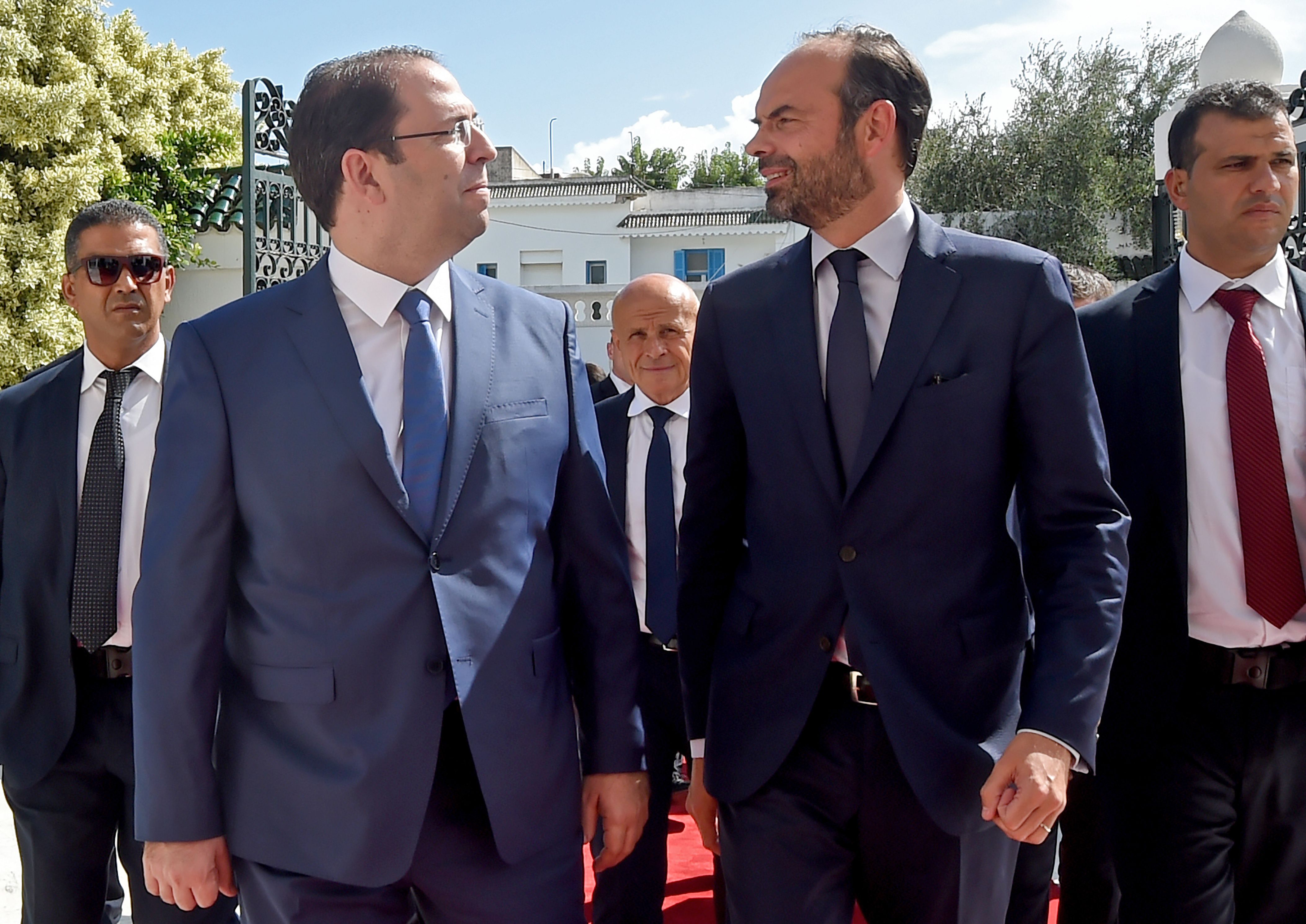 رئيس وزراء تونس وفرنسا قبل انطلاق الملتقى الاقتصادى