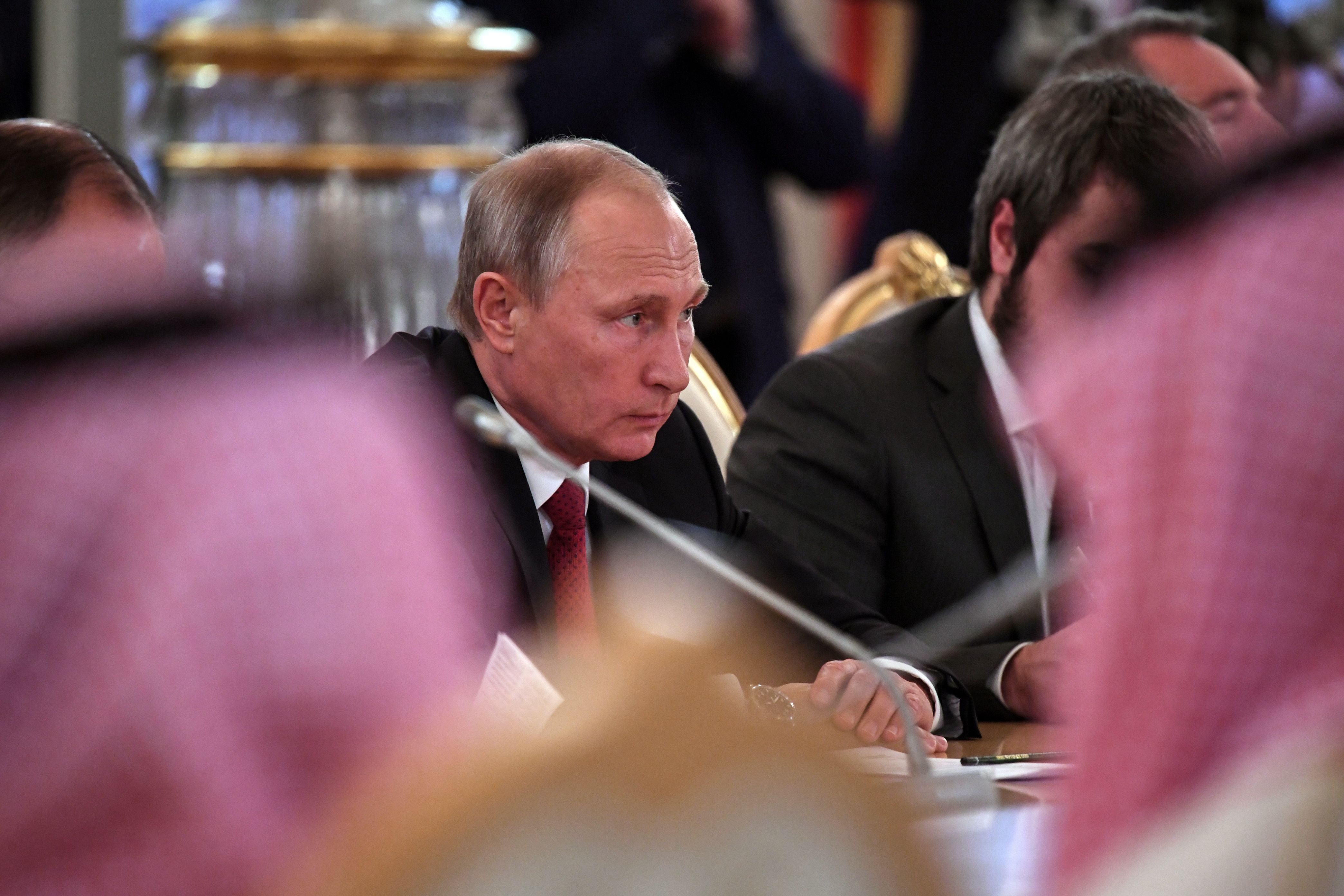فلاديمير بوتين خلال القمة الروسية السعودية فى موسكو