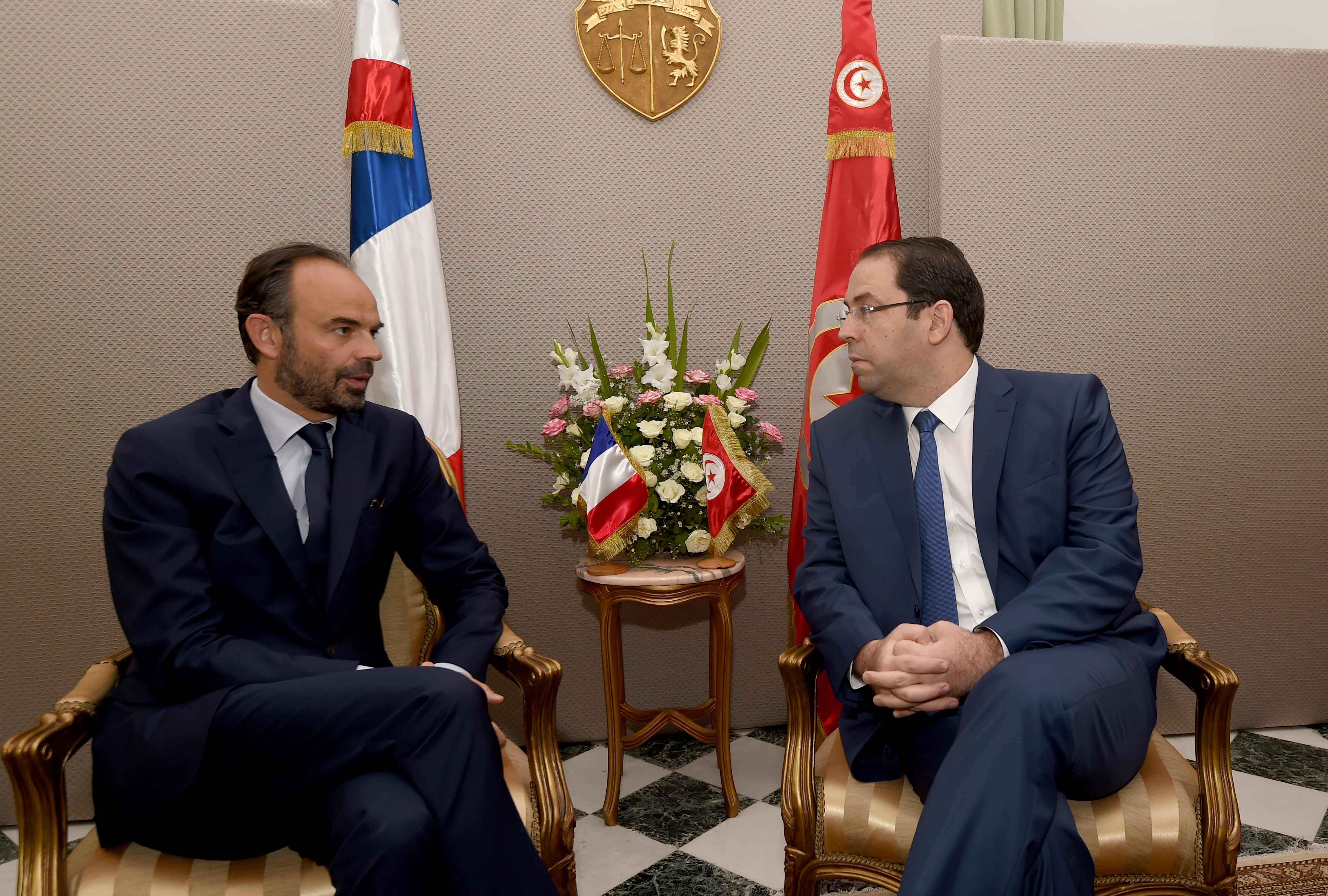 مباحثات بين رئيسا وزراء تونس وفرنسا