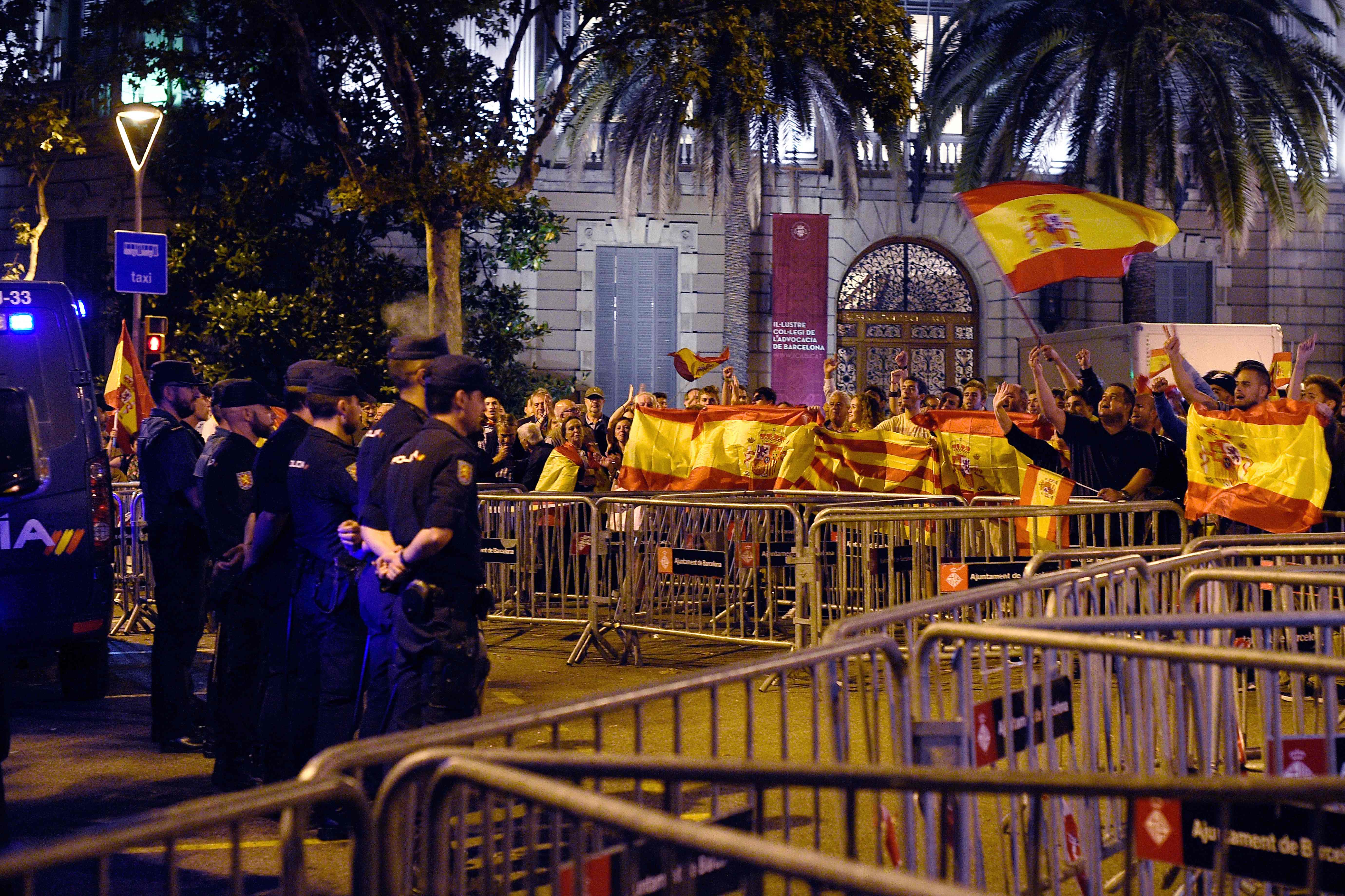 مظاهرة أمام الشرطة الوطنية الإسبانية