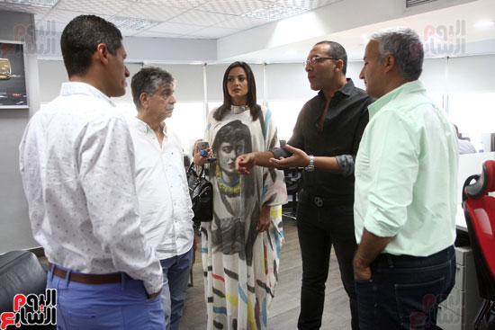 •	الكاتب الصحفى ورئيس مجلس إدارة وتحرير اليوم السابع خالد صلاح يتحدث مع فريق عمل مهرجان الجونة