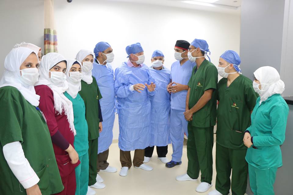 محافظ جنوب سيناء يطمئن على اول  جراحات القلب المفتوح  (1)