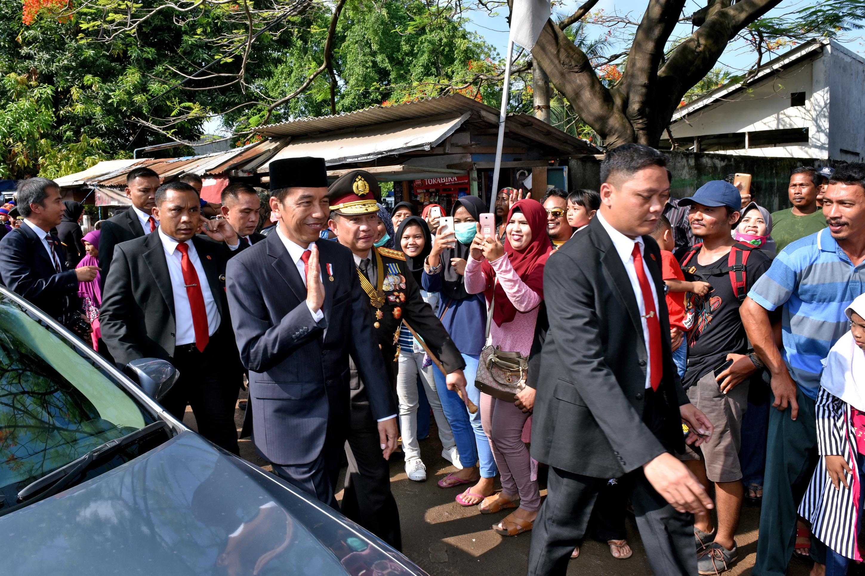موكب الرئيس الإندونيسى يعلق فى زحام مرورى