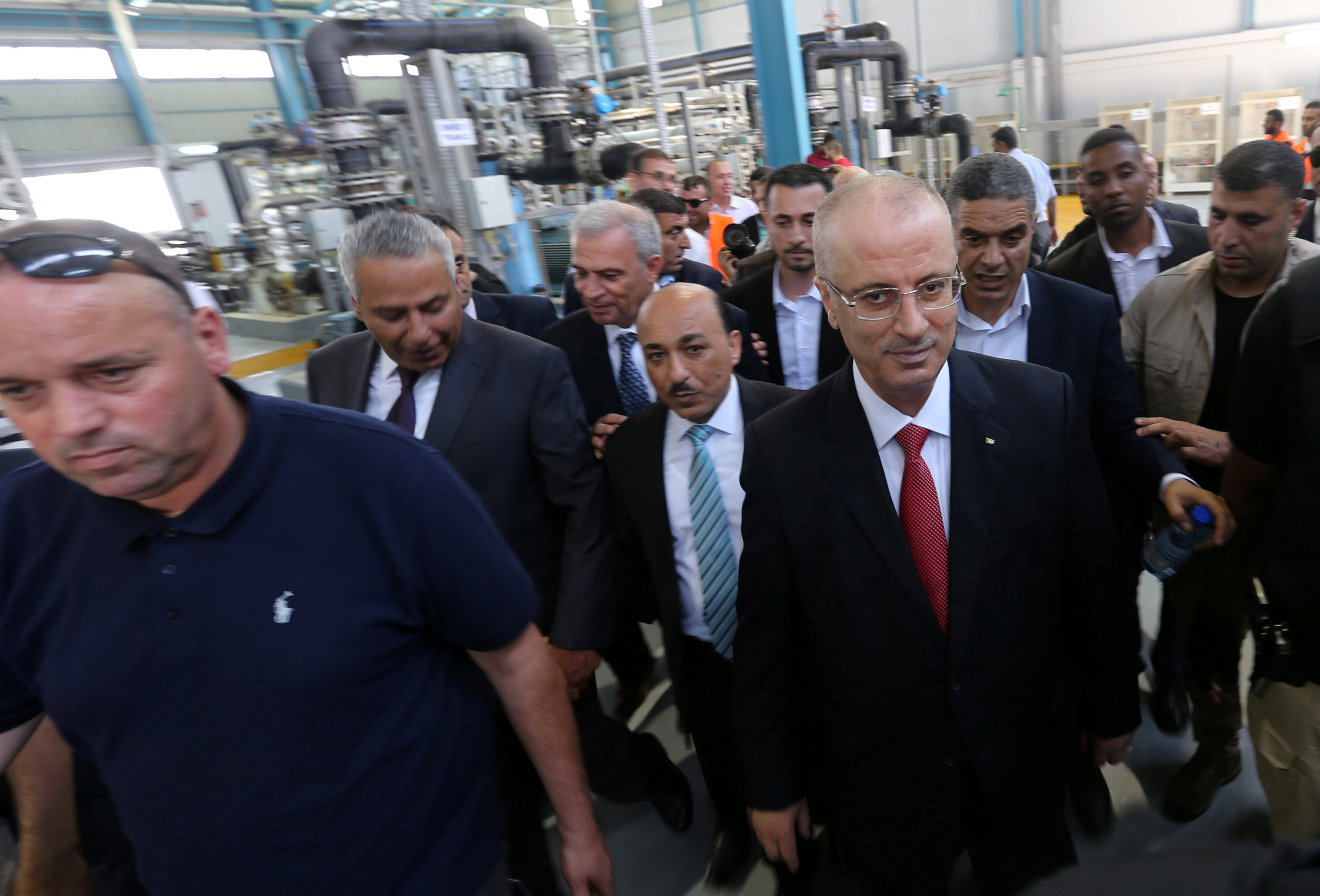 رئيس وزراء فلسطين يزور محطة تحلية مياه