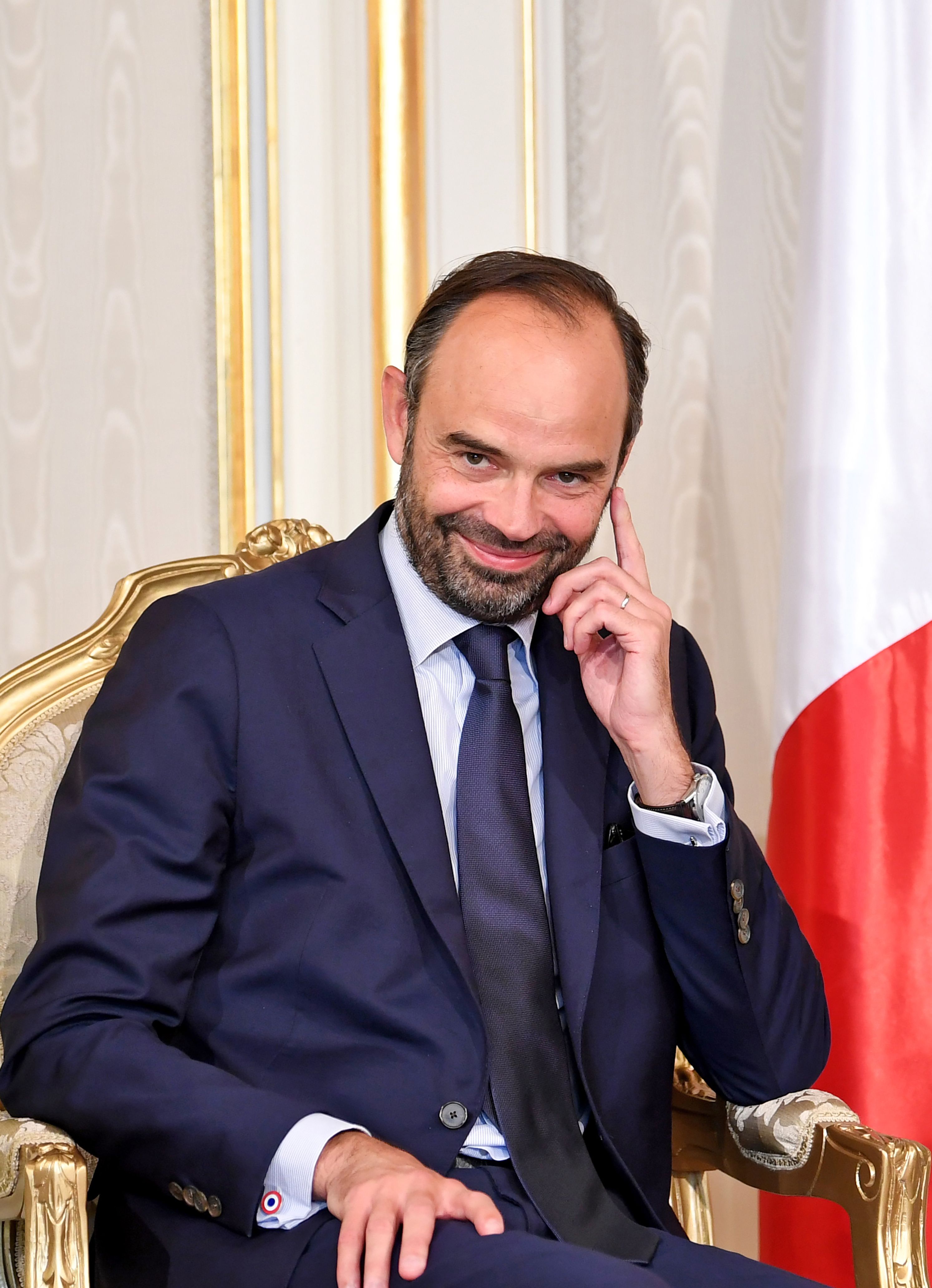 رئيس وزراء فرنسا خلال زيارته إلى تونس