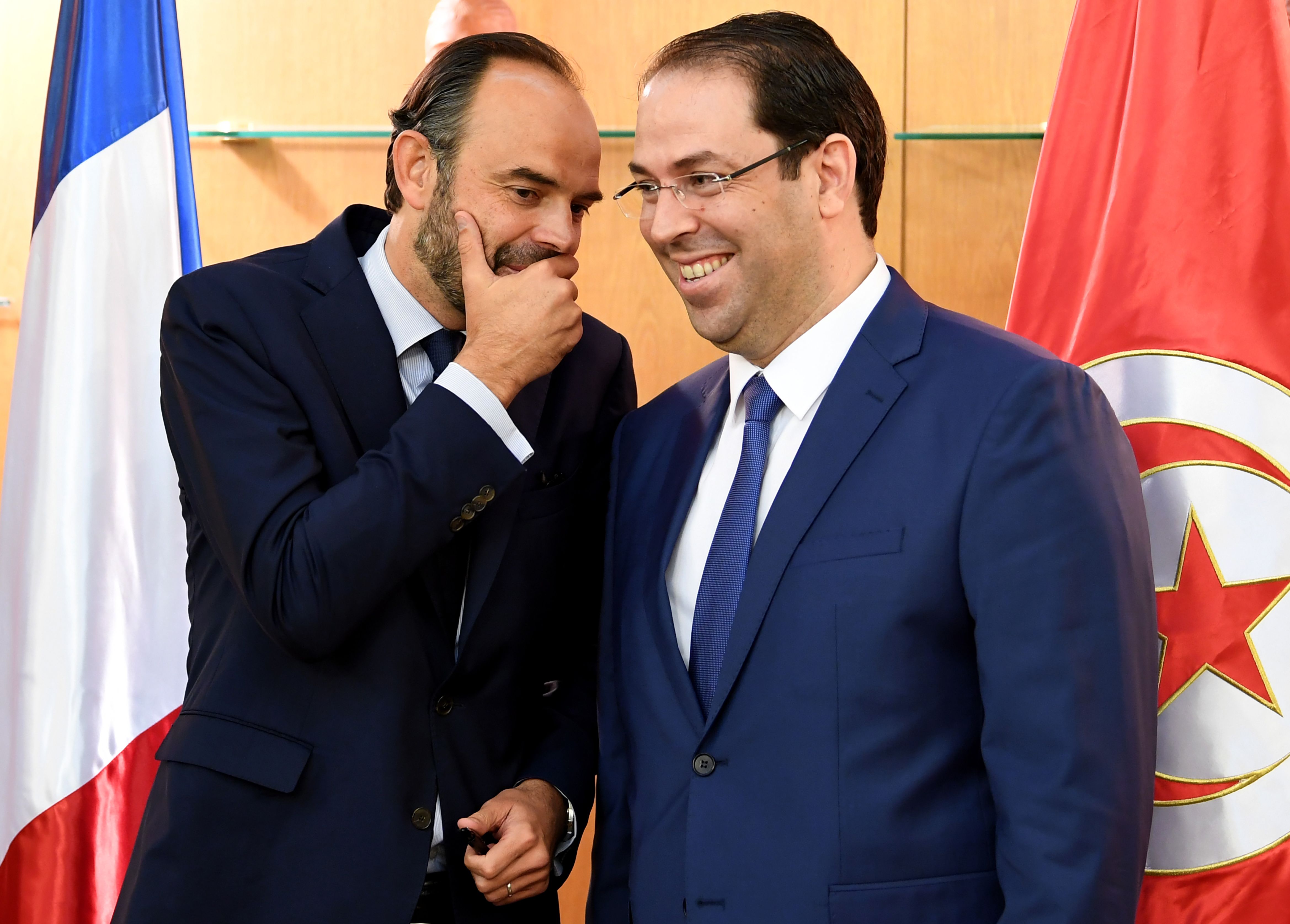 حديث بين رئيس وزراء تونس ونظيره الفرنسى