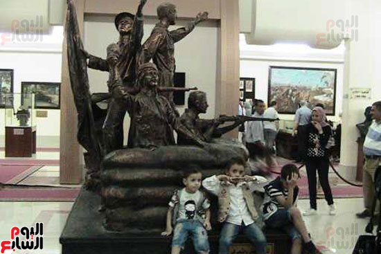 تمثال يرمز للمقاومة الشعبية والصمود