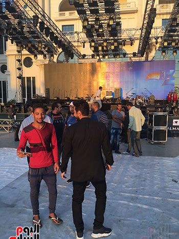 التجهيزات النهائية قبل حفل الليلة لافتتاح فندق الماسة بالعاصمة الإدارية (14)