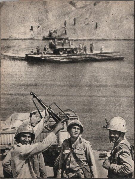 جنود مصريين على ضفة القناة