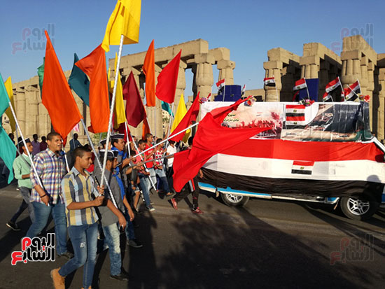 جانب من المشاركين فى مسيرة نصر اكتوبر بالأقصر