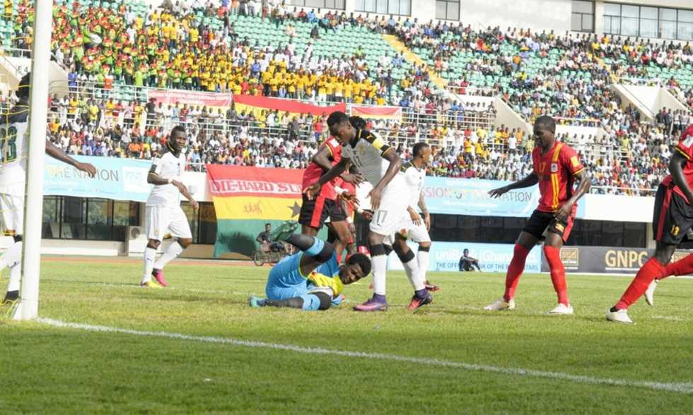 جانب من مباراة سابقة بين غانا واوغندا