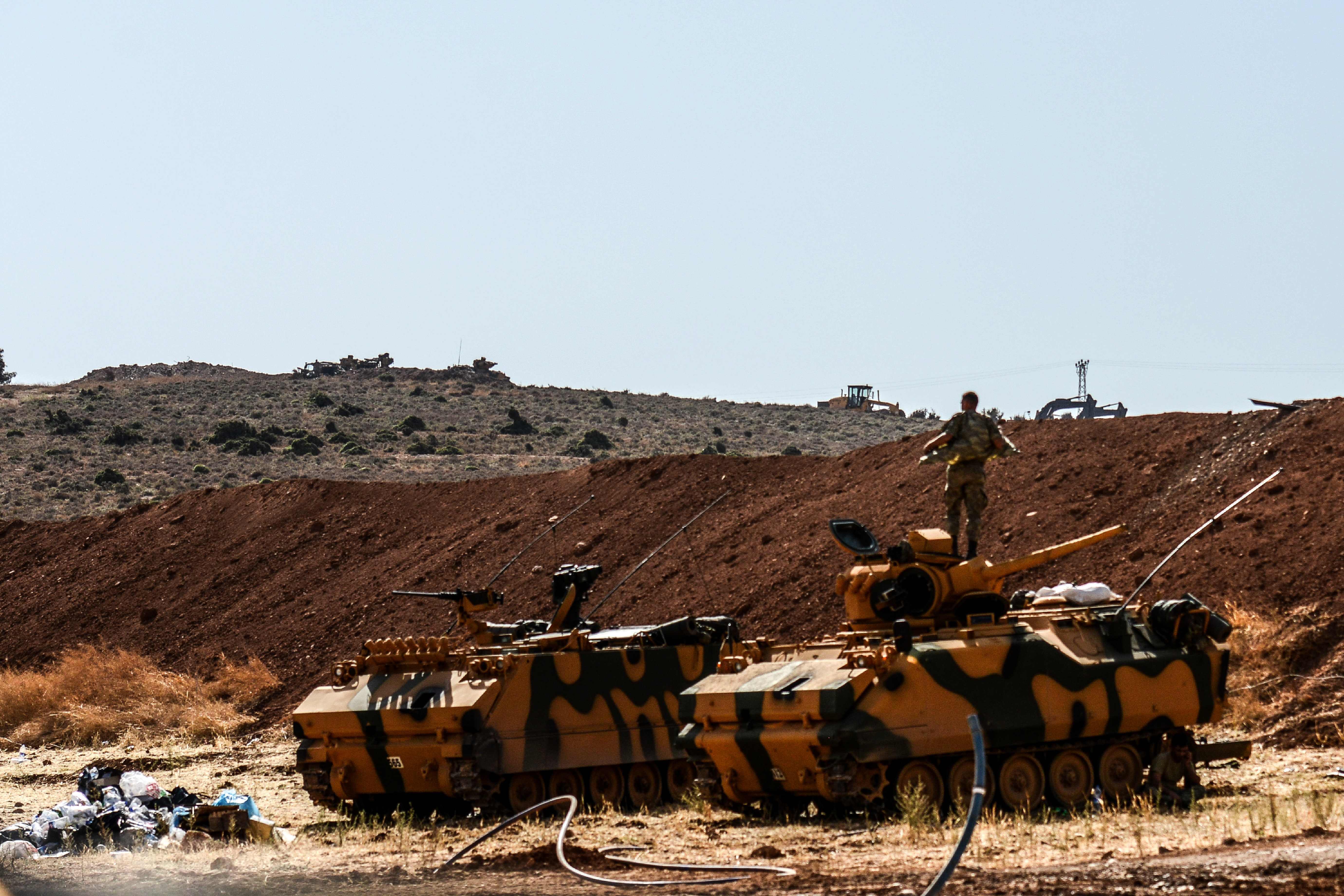 دبابات تركية على حدود سوريا