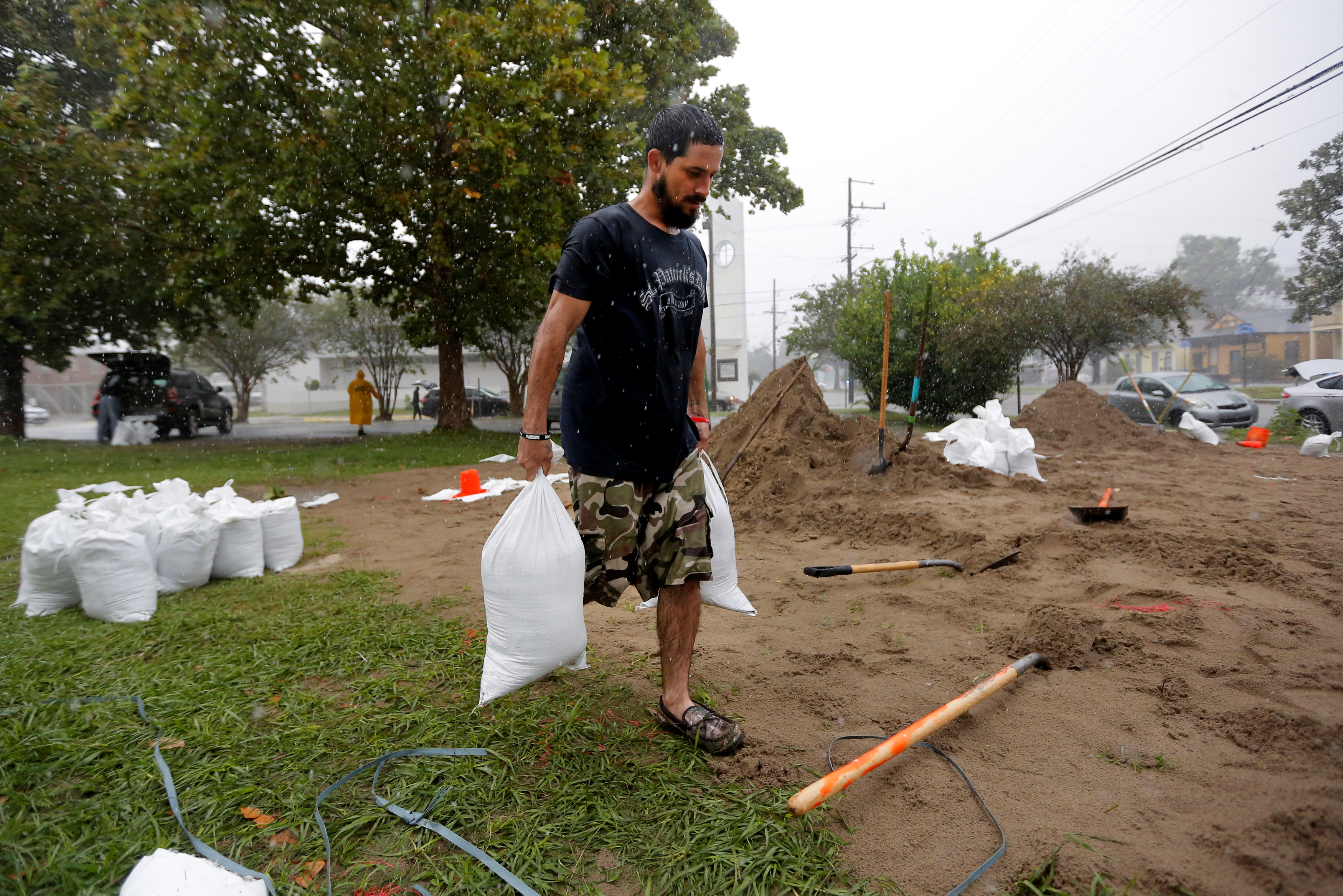 استعدادات مواطنى لويزيانا لإعصار نايت