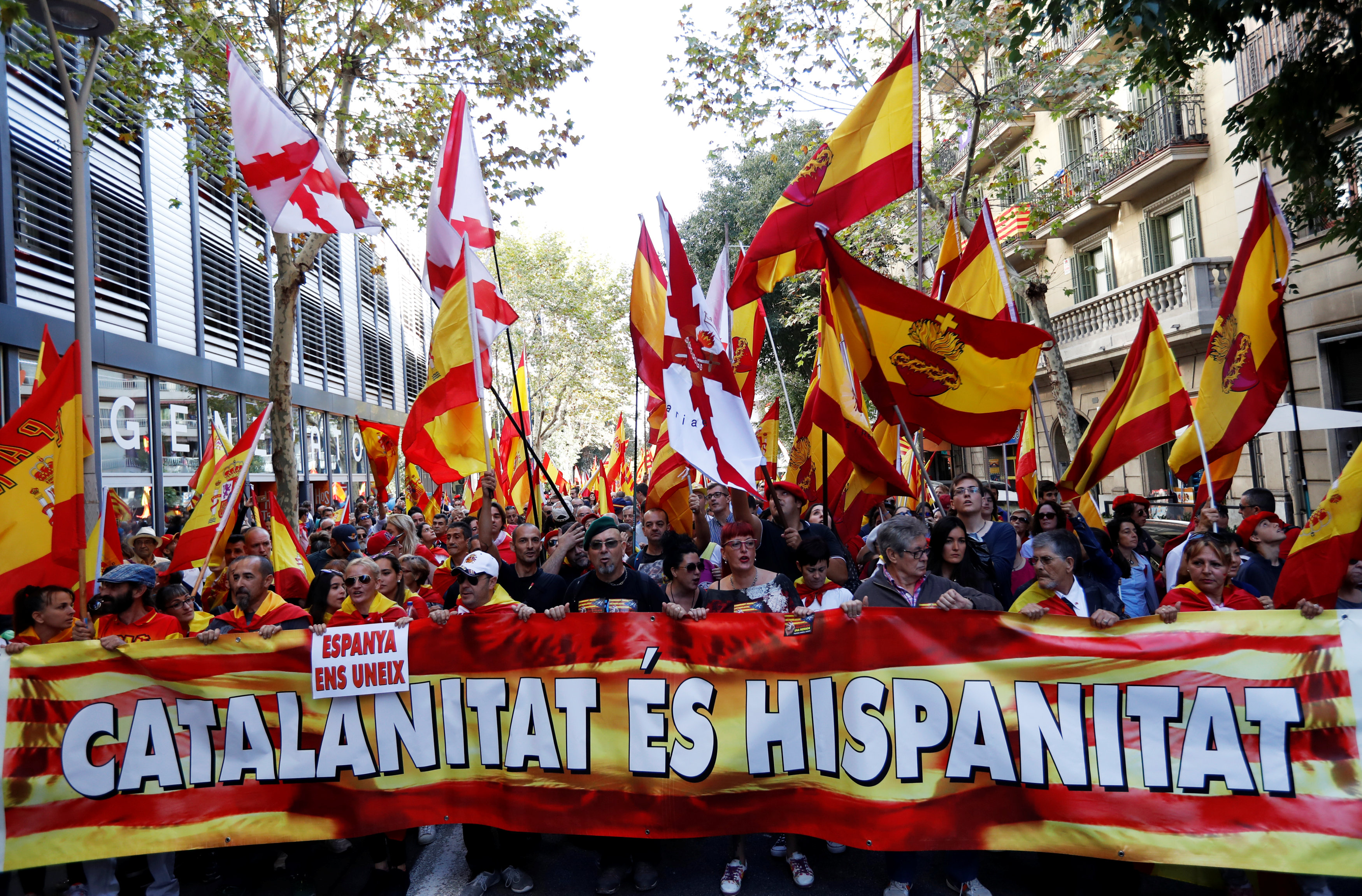 الآلاف يحتشدون فى إسبانيا