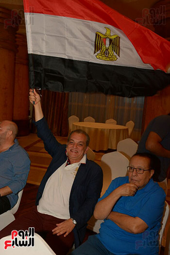الفنانيين يشجعون منتخب مصر (10)