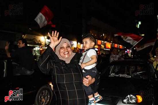احتفالات المصريين فى الشارع (31)